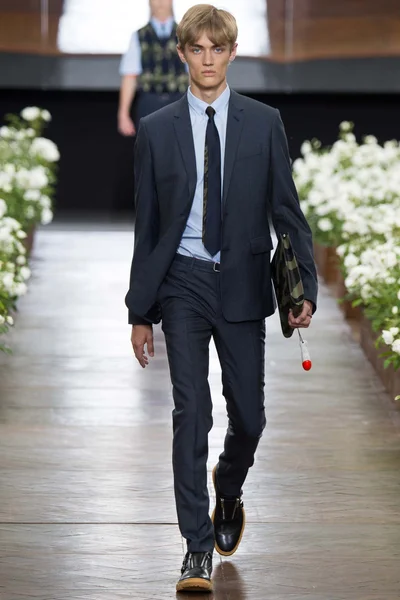 Look 3
